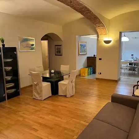 Centro Storico Eleganza E Lusso Nel Monferrato Apartman *